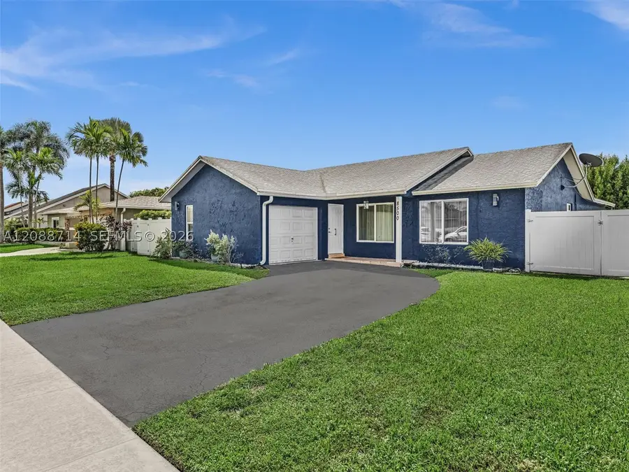 8500 NW 7th St, Pembroke Pines, FL 33024 - #2