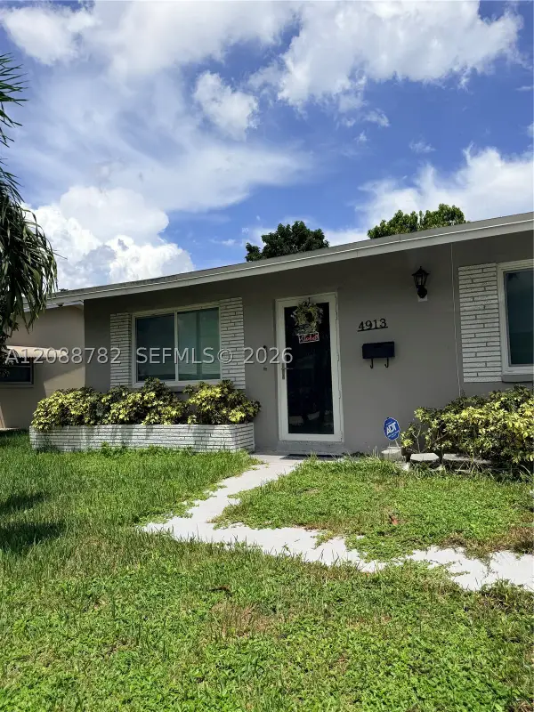 4913 NW 52nd St, Tamarac, FL 33319