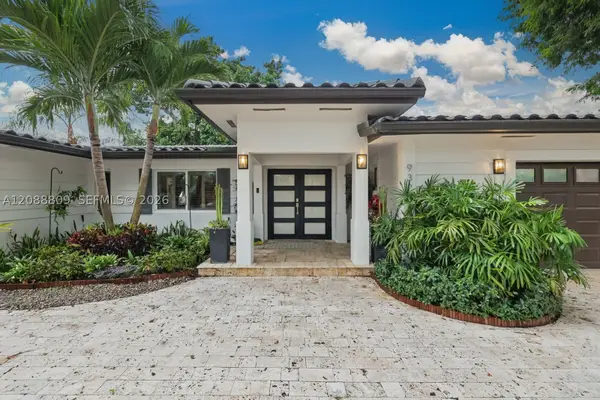 9320 SW 165th St, Palmetto Bay, FL 33157