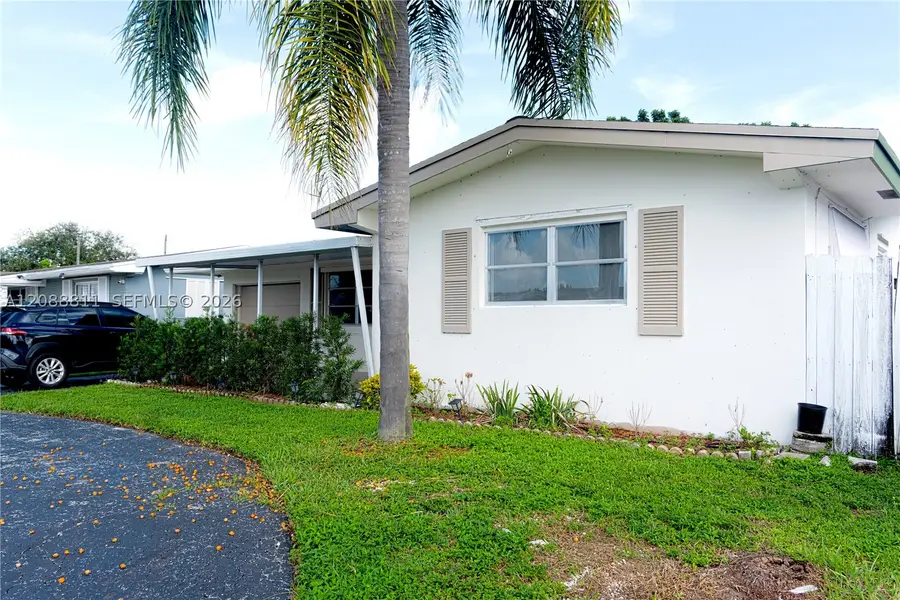 8481 NW 11th St, Pembroke Pines, FL 33024 - #2