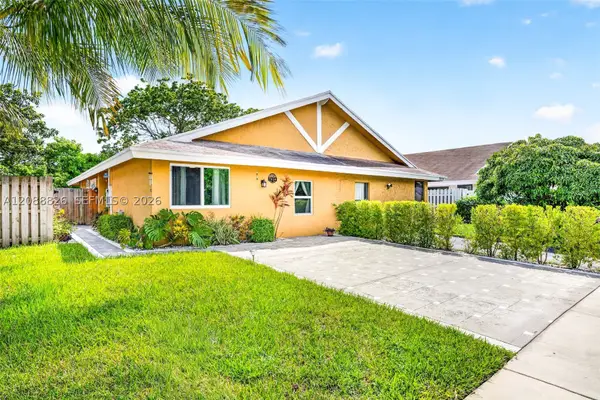 7424 SW 14th Pl, North Lauderdale, FL 33068