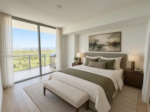 2411 Laguna Circle #2103, North Miami, FL 33181