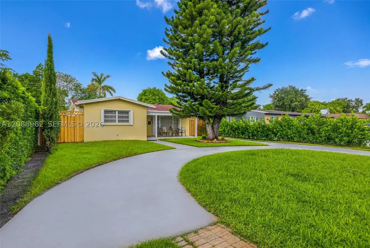 304 SW 68th Ave, Pembroke Pines, FL 33023 - #1