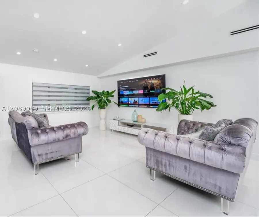 2410 SW 99th Ave, Miami, FL 33165 - #2