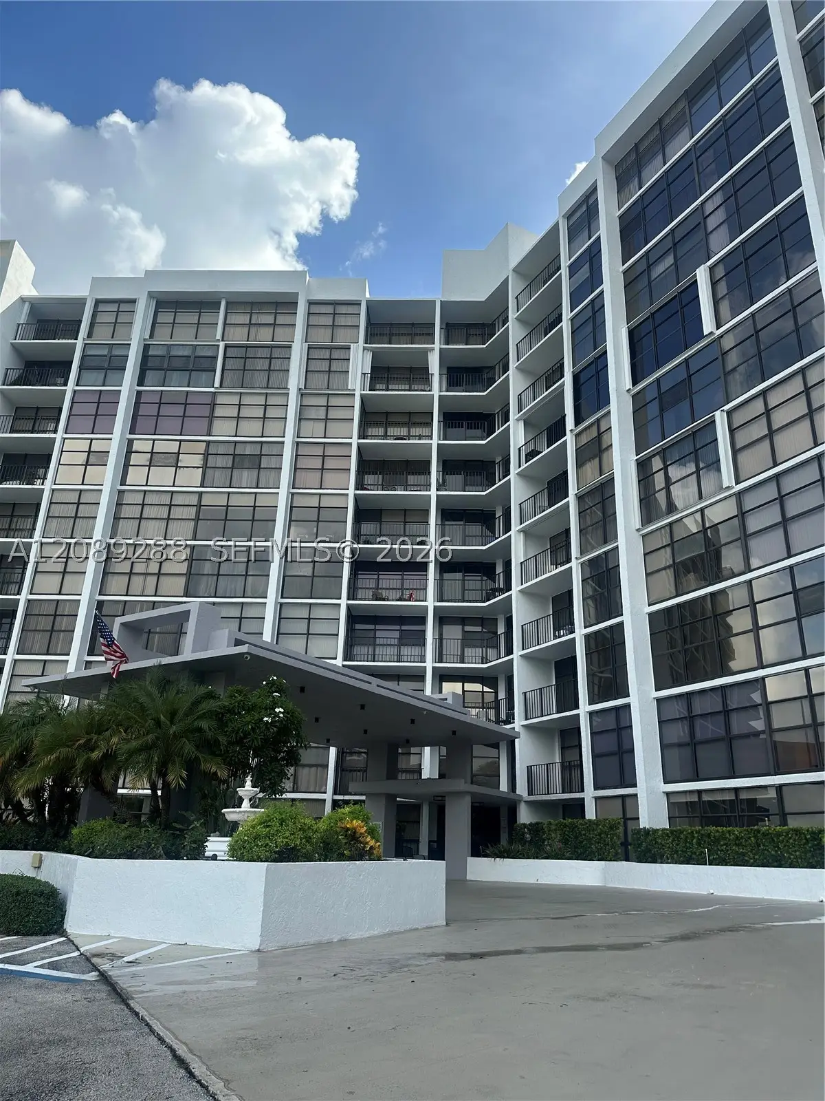 600 Parkview Dr #627, Hallandale Beach, FL 33009 - #1