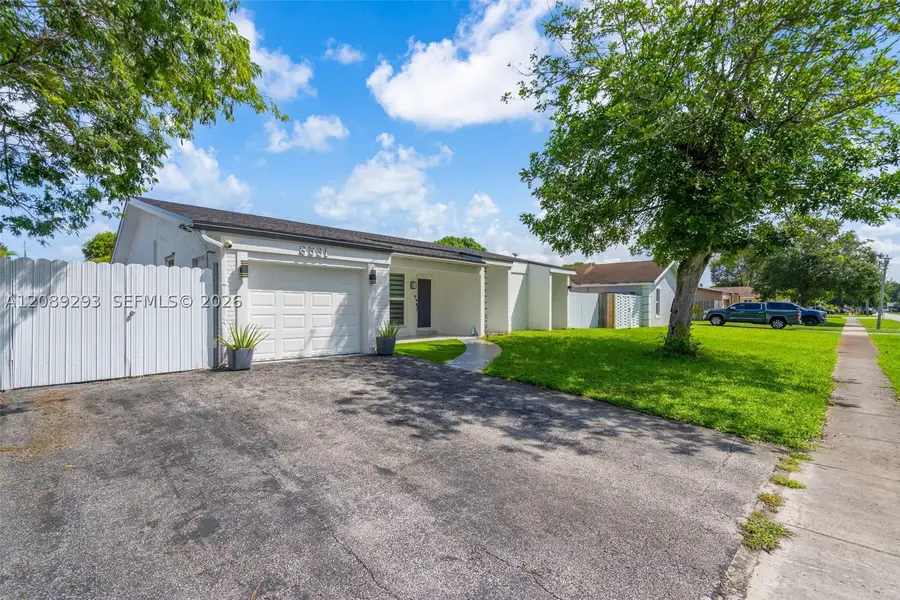 8531 NW 8th St, Pembroke Pines, FL 33024 - #2