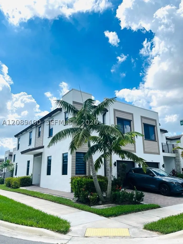 560 NE 206th Ln, Miami, FL 33179 - #2