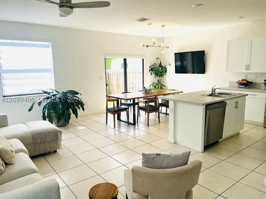 560 NE 206th Ln, Miami, FL 33179 - #3