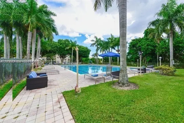 9350 Fontainebleau Blvd #209, Miami, FL 33172