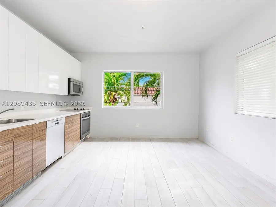 820 15th St #205, Miami Beach, FL 33139 - #2