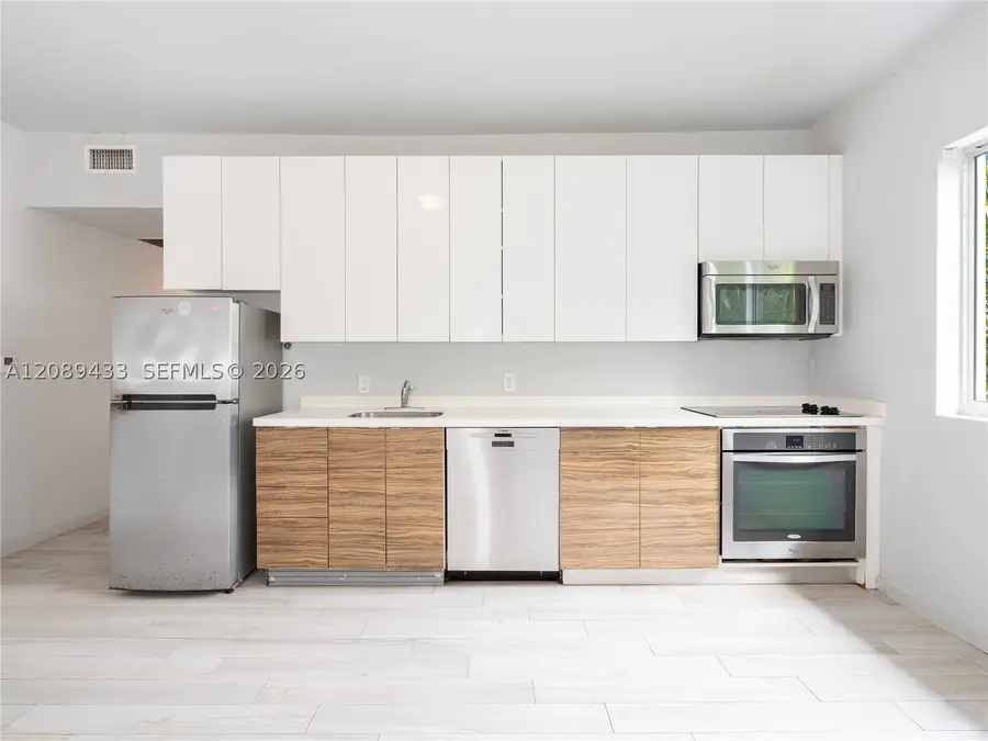 820 15th St #205, Miami Beach, FL 33139 - #3