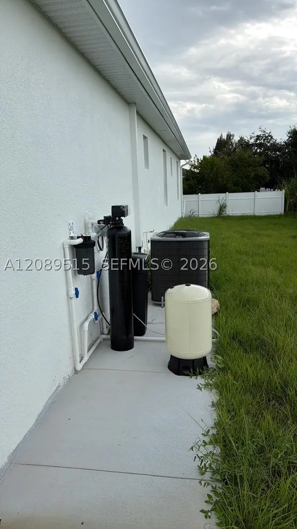 1136/1138 S Gilbert Ave, Lehigh Acres, FL 33973