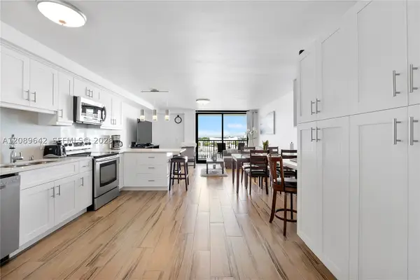 1800 Collins Ave #11B, Miami Beach, FL 33139