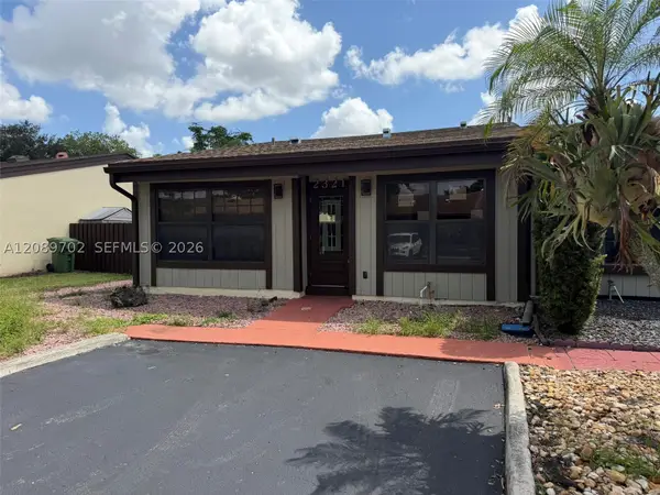 2321 Poinsetta Ct, Pembroke Pines, FL 33026