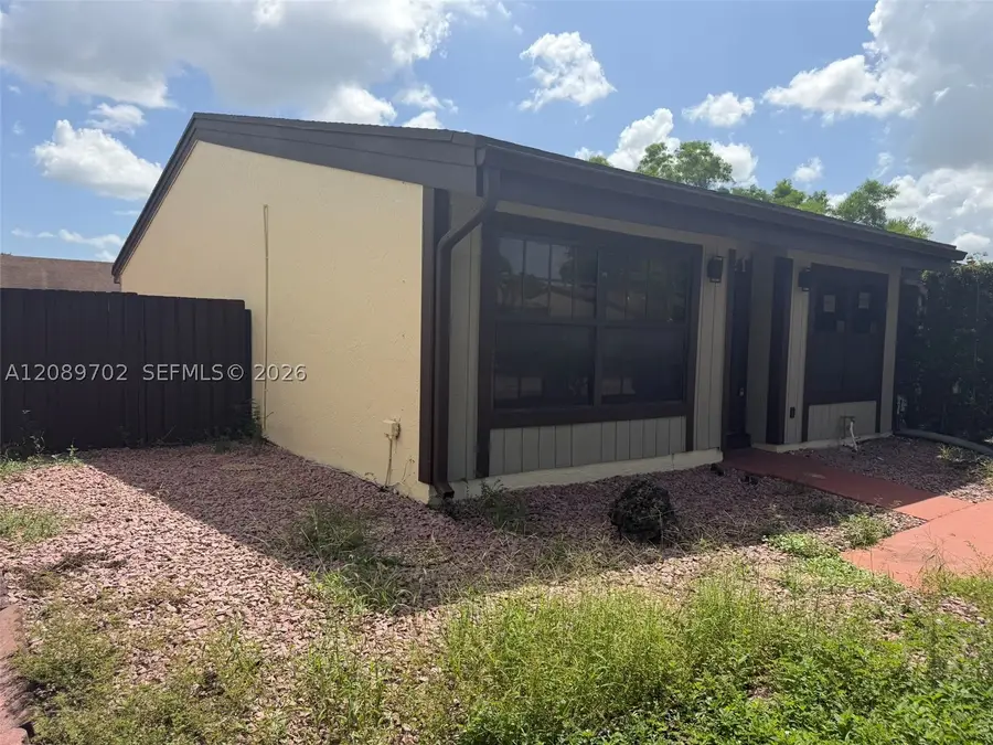 2321 Poinsetta Ct, Pembroke Pines, FL 33026 - #3