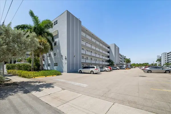 233 NE 14th Ave #2nd floor, Hallandale Beach, FL 33009