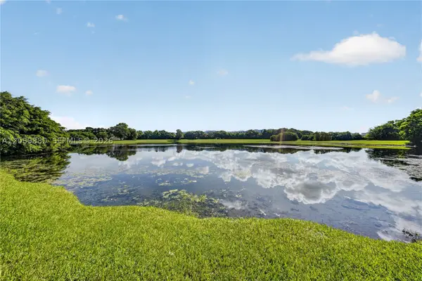 9686 Fontainebleau Blvd #106, Miami, FL 33172
