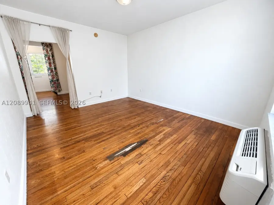 741 15th St #12, Miami Beach, FL 33139 - #3