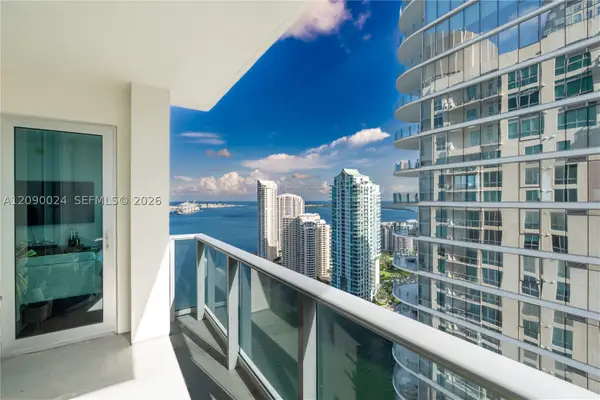 300 S Biscayne Blvd #T-3504, Miami, FL 33131