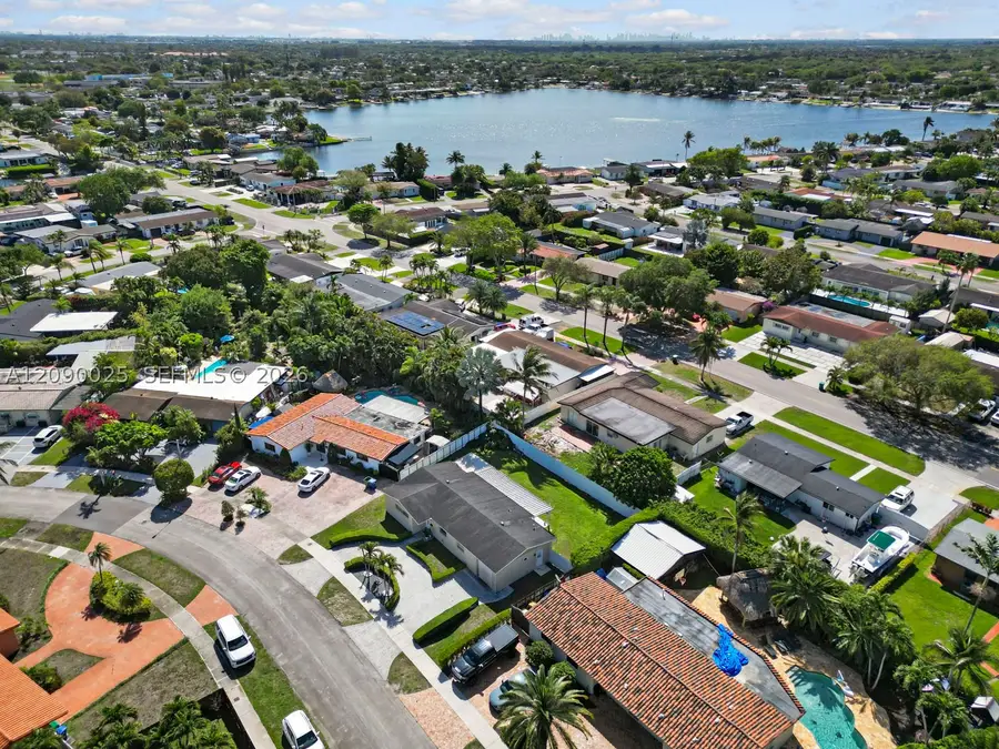 8530 NW 179th St, Hialeah, FL 33015 - #3