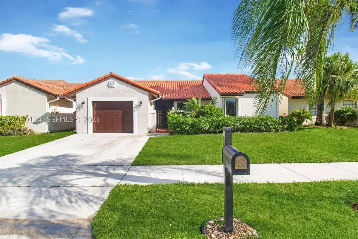 17 Columbia Ct, Deerfield Beach, FL 33442 - #1