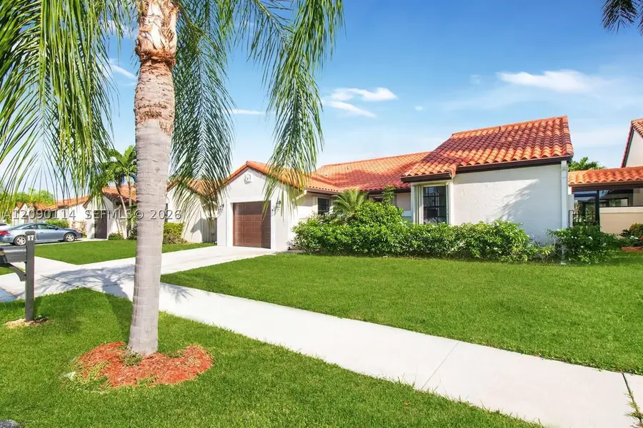 17 Columbia Ct, Deerfield Beach, FL 33442 - #2