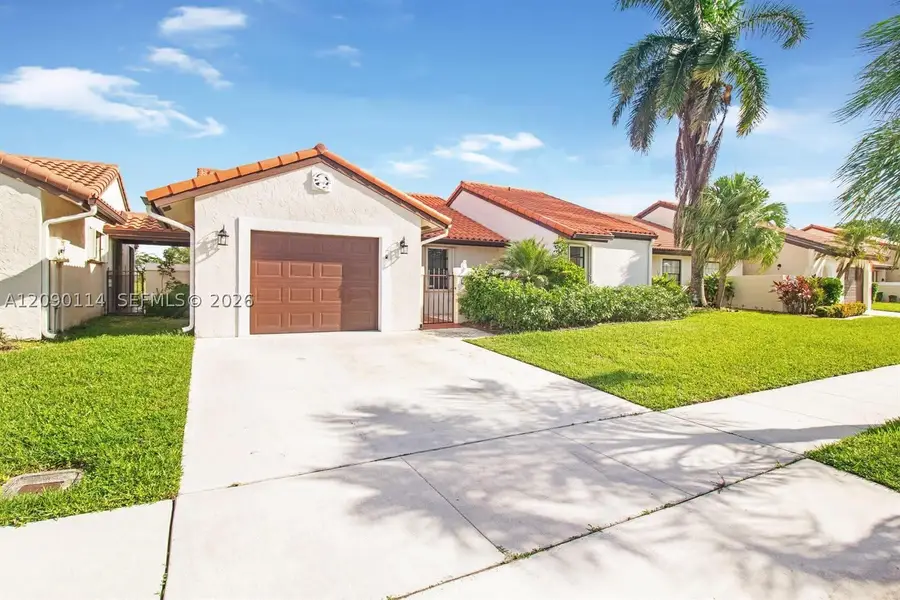 17 Columbia Ct, Deerfield Beach, FL 33442 - #3