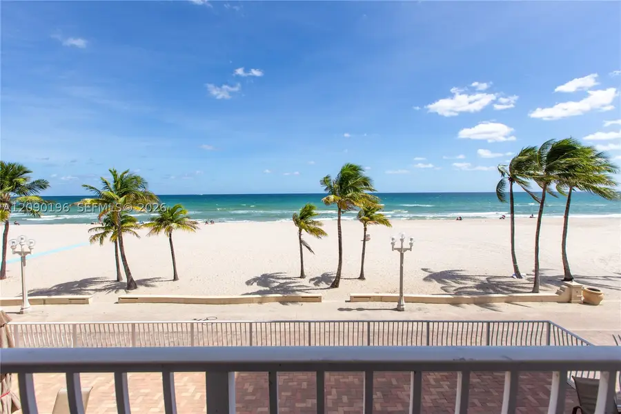300 Oregon St #204, Hollywood, FL 33019 - #2