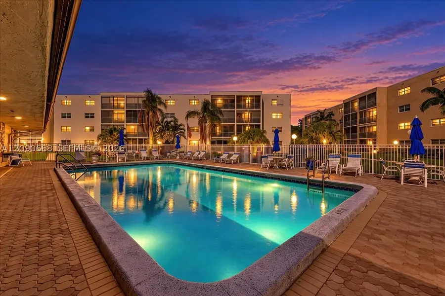 424 SE 10th St #104, Dania Beach, FL 33004 - #2