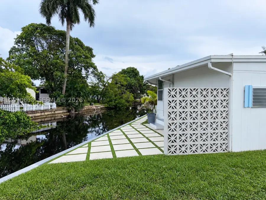 1666 SW 85th Ave, Davie, FL 33324 - #2