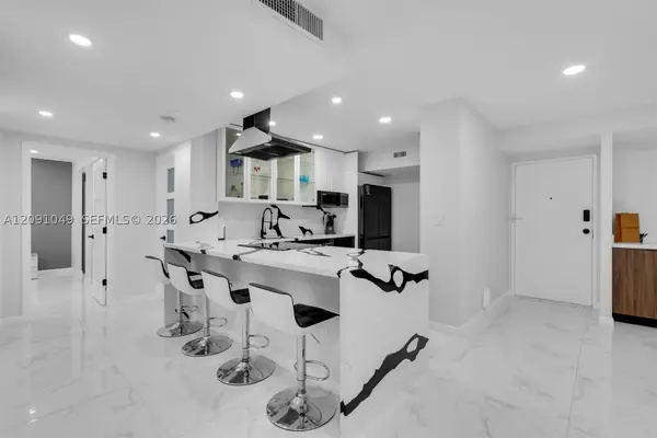 3800 Hillcrest Dr #203, Hollywood, FL 33021