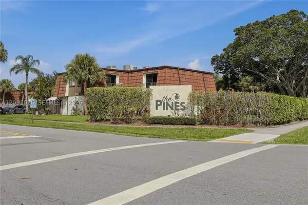 2160 White Pine Cir #B, Green Acres, FL 33415