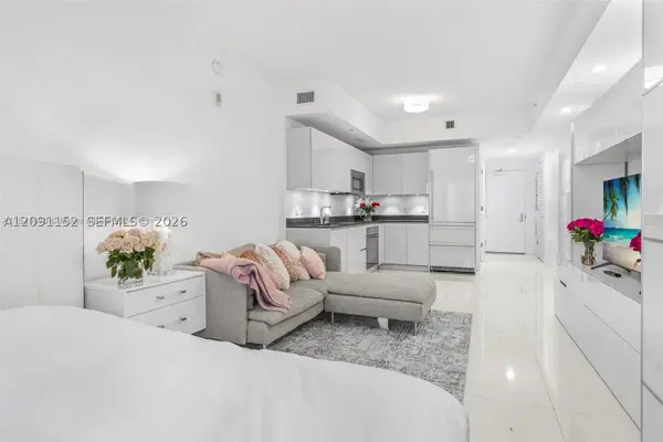 1010 Brickell Ave #1710, Miami, FL 33131