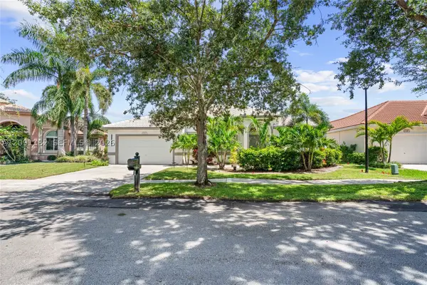 6420 Mallards Way, Coconut Creek, FL 33073
