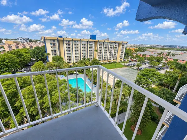 4550 NW 9th St #901E, Miami, FL 33126