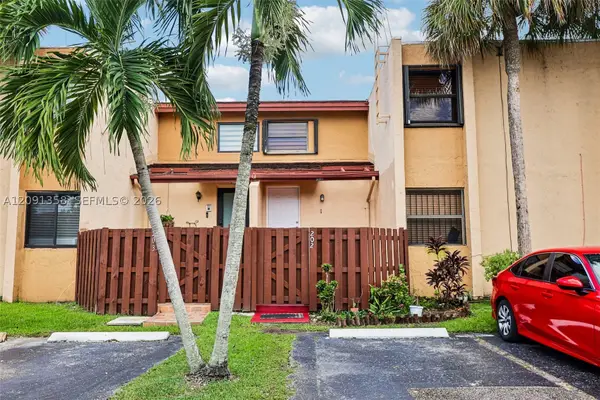 241 W Park Dr #5-202, Miami, FL 33172