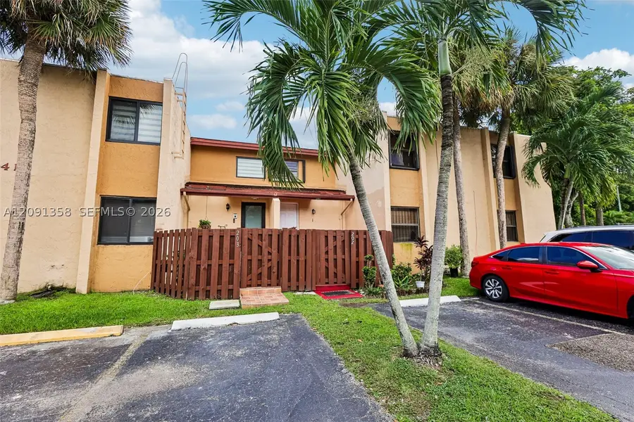 241 W Park Dr #5-202, Miami, FL 33172 - #2