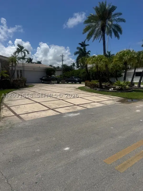600 Hibiscus Dr, Hallandale Beach, FL 33009