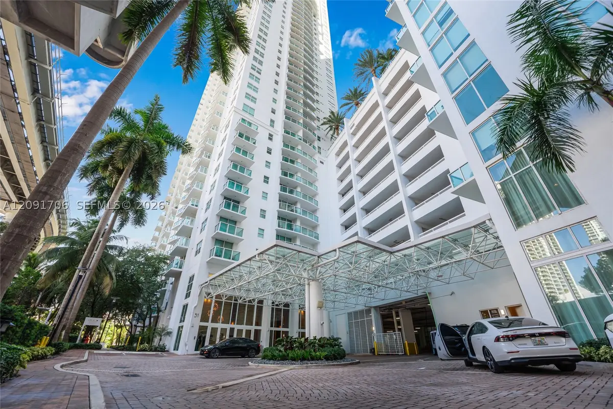31 SE 5th St #409, Miami, FL 33131 - #1