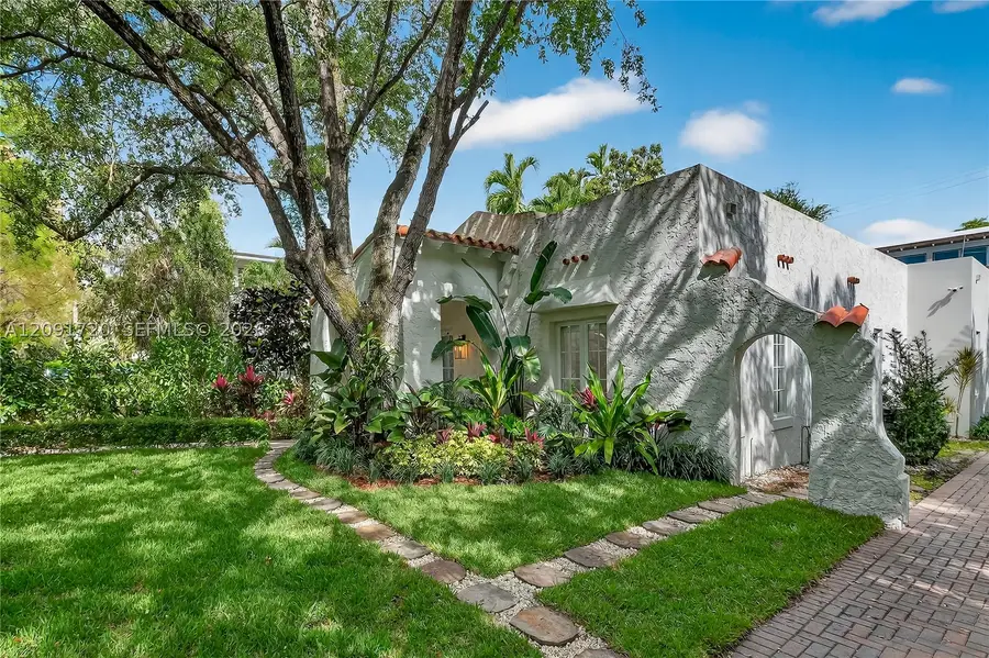 1109 Almeria Ave, Coral Gables, FL 33134 - #3