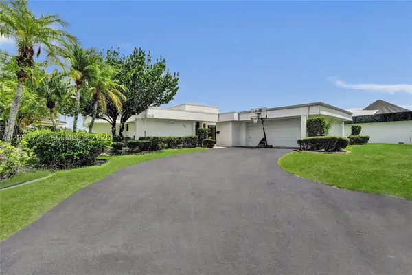 5704 Coco Palm Dr, Tamarac, FL 33319