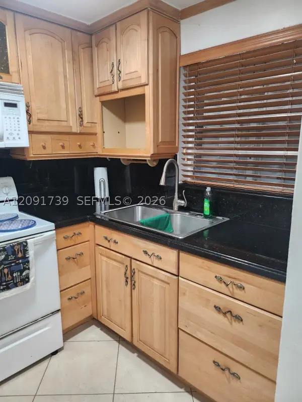 1725 W 60th St #F202, Hialeah, FL 33012