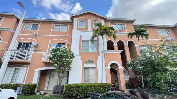 17650 NW 73rd Ave #104-18, Hialeah, FL 33015