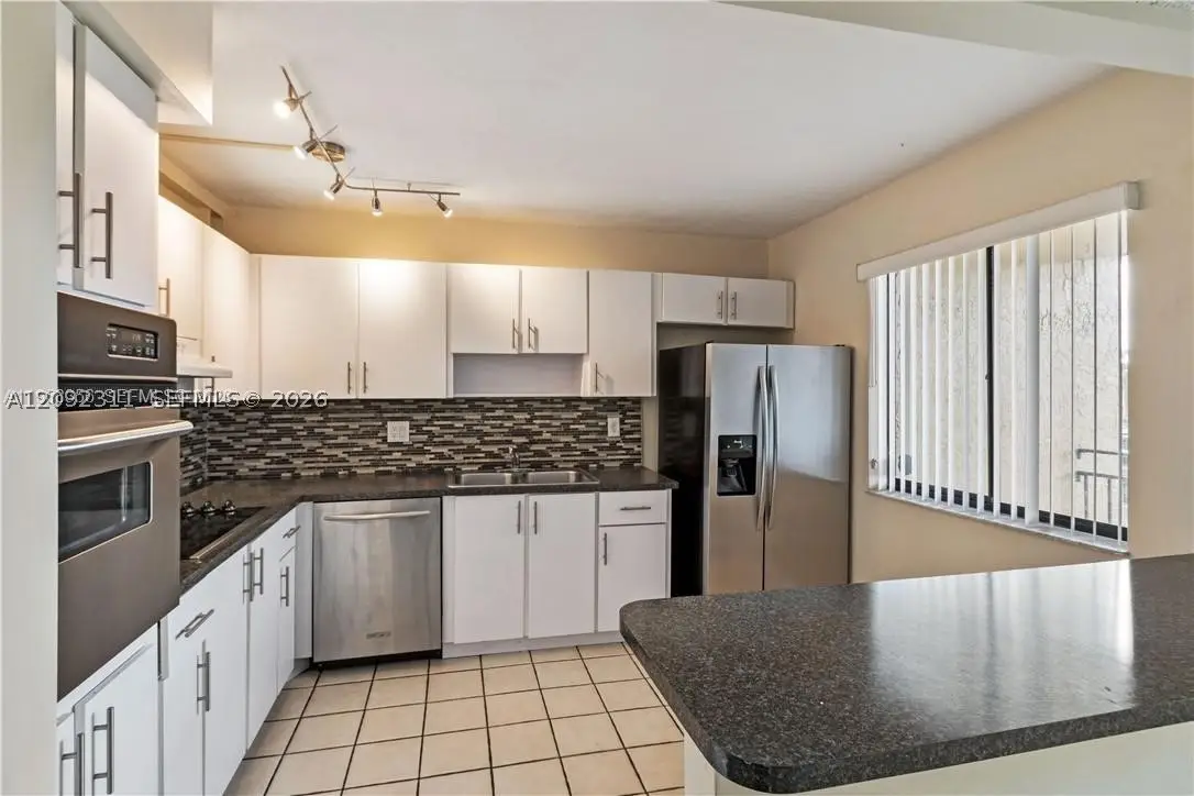 321 Lakeview Dr #204, Weston, FL 33326 - #1