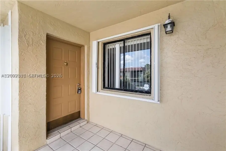 321 Lakeview Dr #204, Weston, FL 33326 - #2