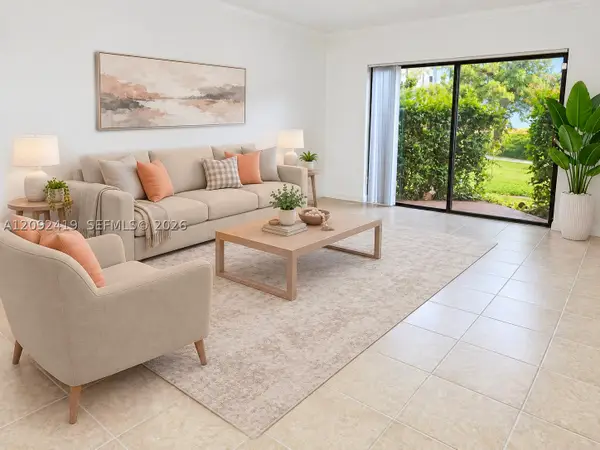 8290 Lake Dr #112, Doral, FL 33166
