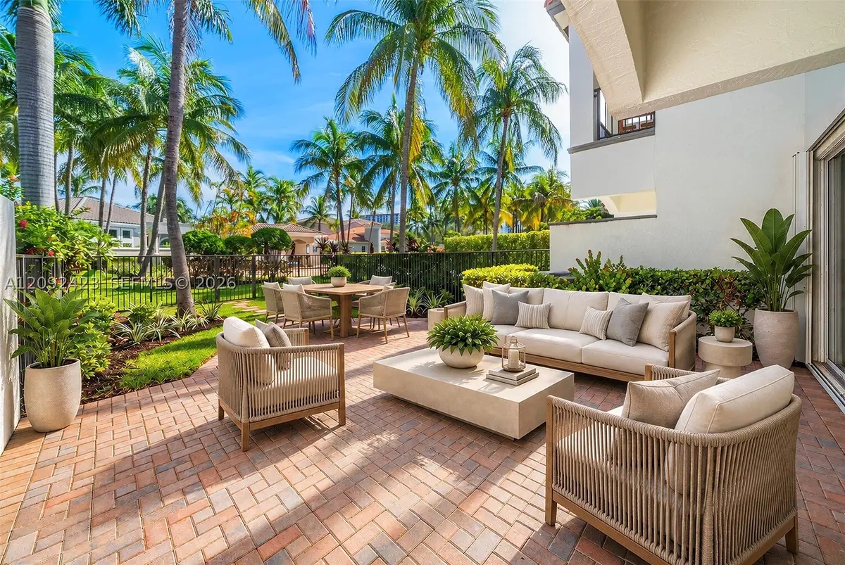 887 W Spinnaker Dr W, Hollywood, FL 33019 - #1