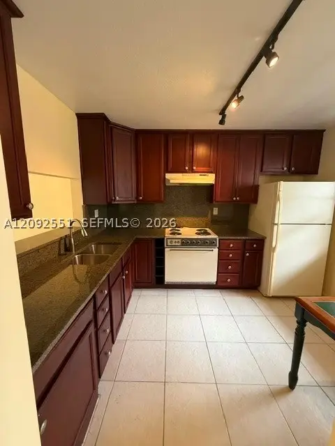 900 Colony Point Cir #416, Pembroke Pines, FL 33026