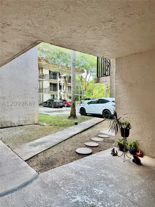 4725 SW 62nd Ave #104, Davie, FL 33314