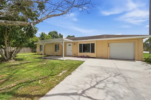 2299 SE Glover St, Port St Lucie, FL 34984
